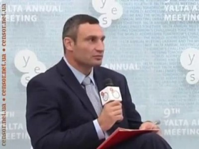 Виталий Кличко лепечет по-английски