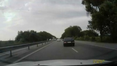 Тошнил такой в левом ряду и улетел на встречку...