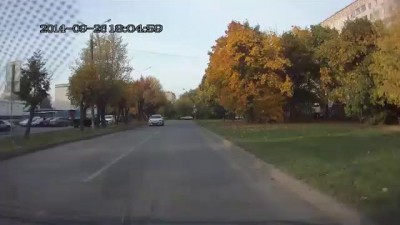 Жена первый день за рулем