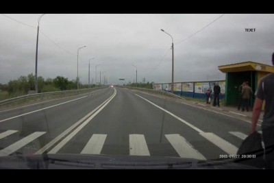 Вальяжно переходит дорогу?
