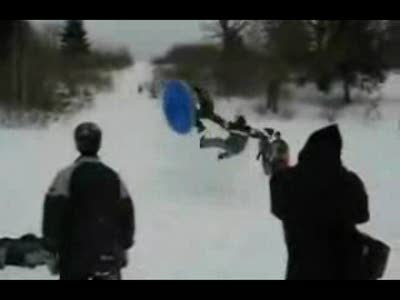 Падение на снежной горке