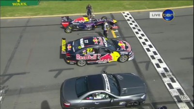 Red Bull F1 Car vs Mercedes AMG SL63 vs. V8 SuperCAR 2013 (Melbourne Australia) Speed Comparison