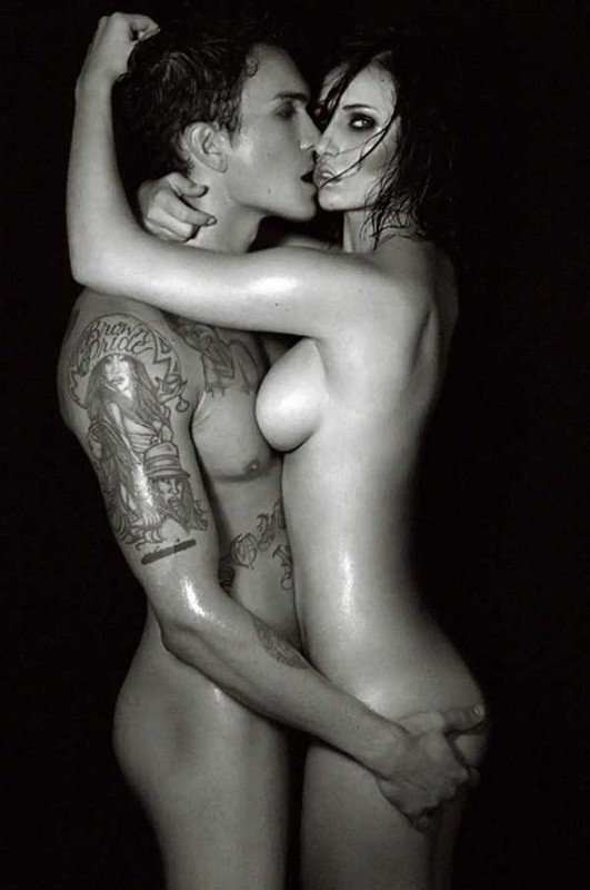 стоя за попу