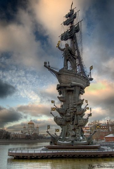 404px-Памятник_Петру_I_(Москва)_ru