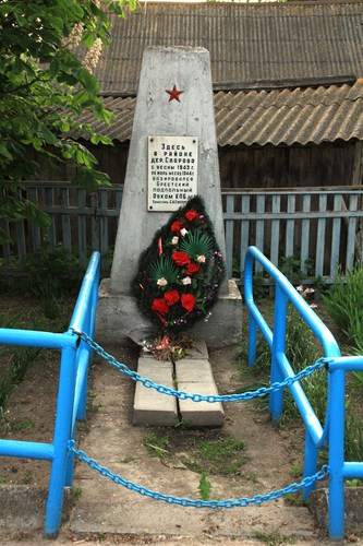 sporovo_obelisk_soldaty_1