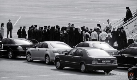 Priest_cars_01