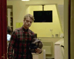 Game-of-Thrones-фэндомы-гифки-theon-greyjoy-2122956