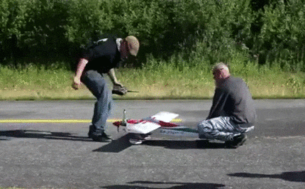 Как завести самолетик