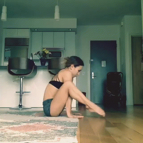 -девушка-стойка-руки-3019615