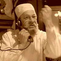 Meditsina_Zdorovye_Doktor_Vrach_rugaetsya_Telefon