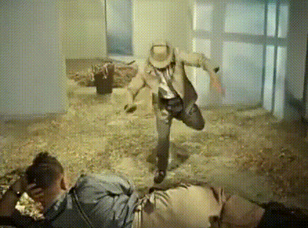 Бороздят корабли