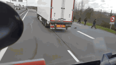 tumblr_odehzoIyCx1qzhjh2o1_400