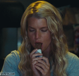 reverse-1329933609_jessica_simpson_with_chocolate_bar