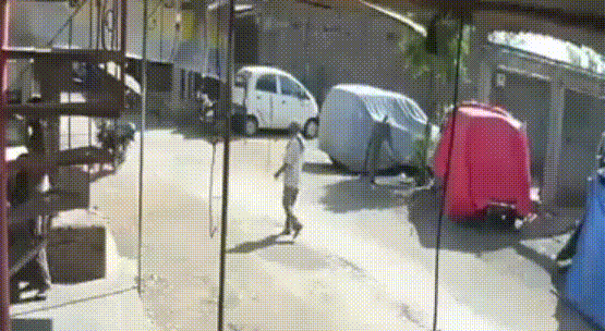 (4)