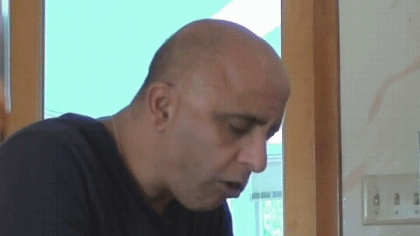 1336094658_lichnoe-gifki-dads-reaction-to-screamo-music-papa-152745