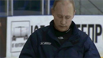 1438890495_putin-odevaet-hokkeynyy-shlem