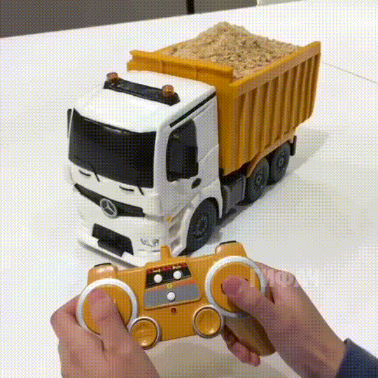 Грузовичек