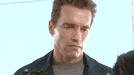 _пытается_улыбнуться