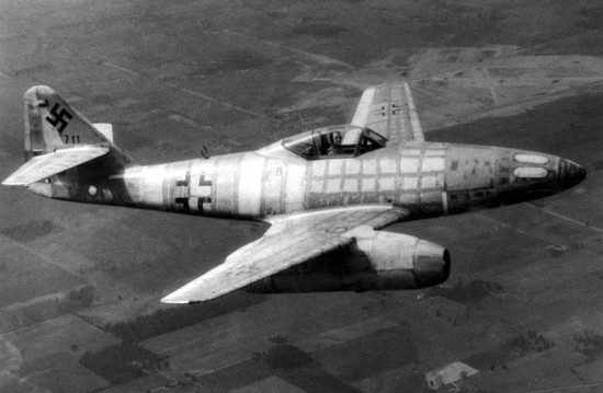 800px-Messerschmitt_Me_262_050606-F-1234P-055