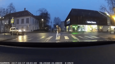 Помог бабуле