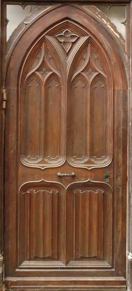 neo-gothic-oak-and-walnut-door_04_big