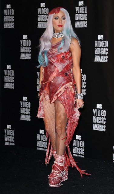 fashion-2015-08-lady-gaga-meat-dress-vmas-2010-main