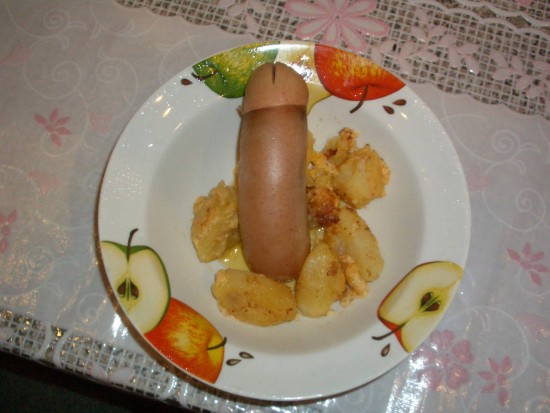 Он на блюде.