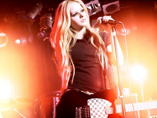 kinopoisk.ru-Avril-Lavigne-654638--w--1280