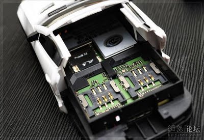 Mercedes_Cell_Phone_05