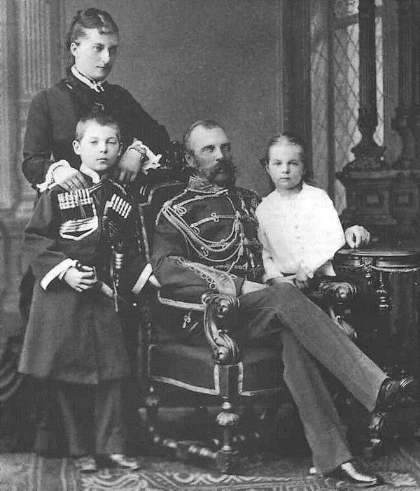 Alexander_II_with_Catherine_Dolgorukaya_and_their_children