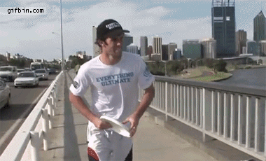 1322675586_incredible_speed_boat_frisbee_catch_yapfiles.ru