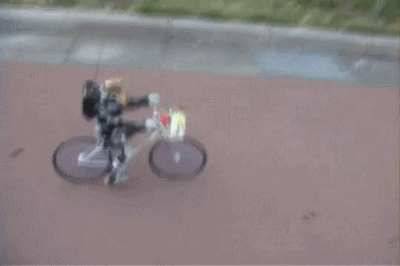 гифки-робот-на-велосипеде-будущее-настало-привет-люди-