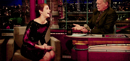 1795-Emma-Watson-эмоции-смех-живое-фото-гиф