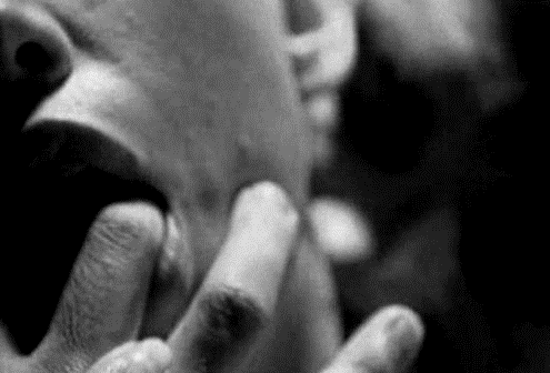 ПАЛЬЦЫ ОБЛИЗЫВАЕТ
