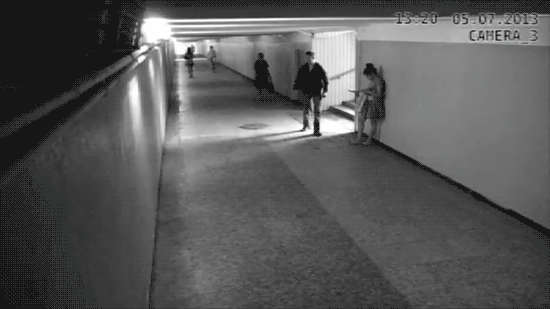 Девочка-отбила-свой-смартфон-у-гопника