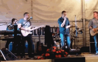 гифки-сцена-гитара-цветы-683984