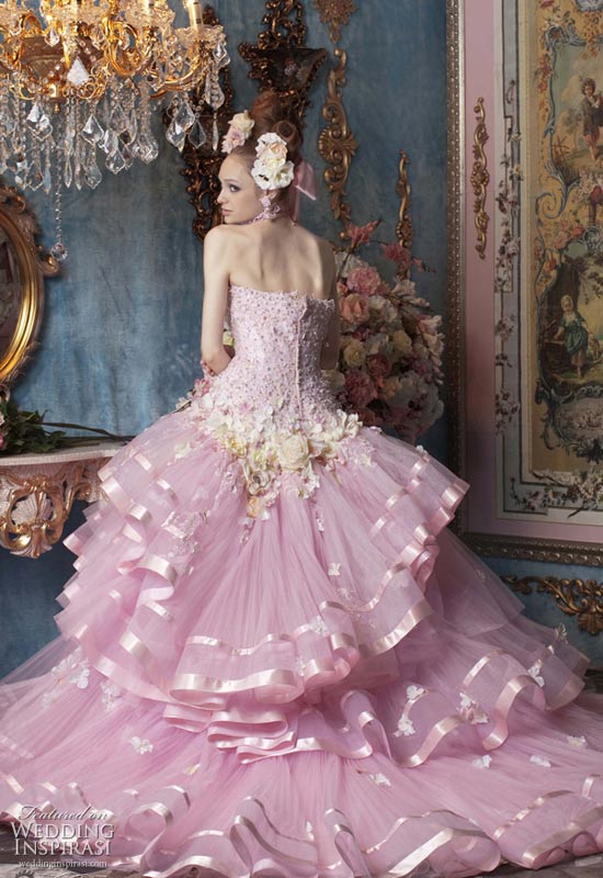 55389904-1309255817-thoi-trang-vay-cuoi-16