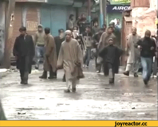 Араб с камнем