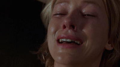 гифки-плачет-девушки-за-30-которые-не-нашли-своих-принц