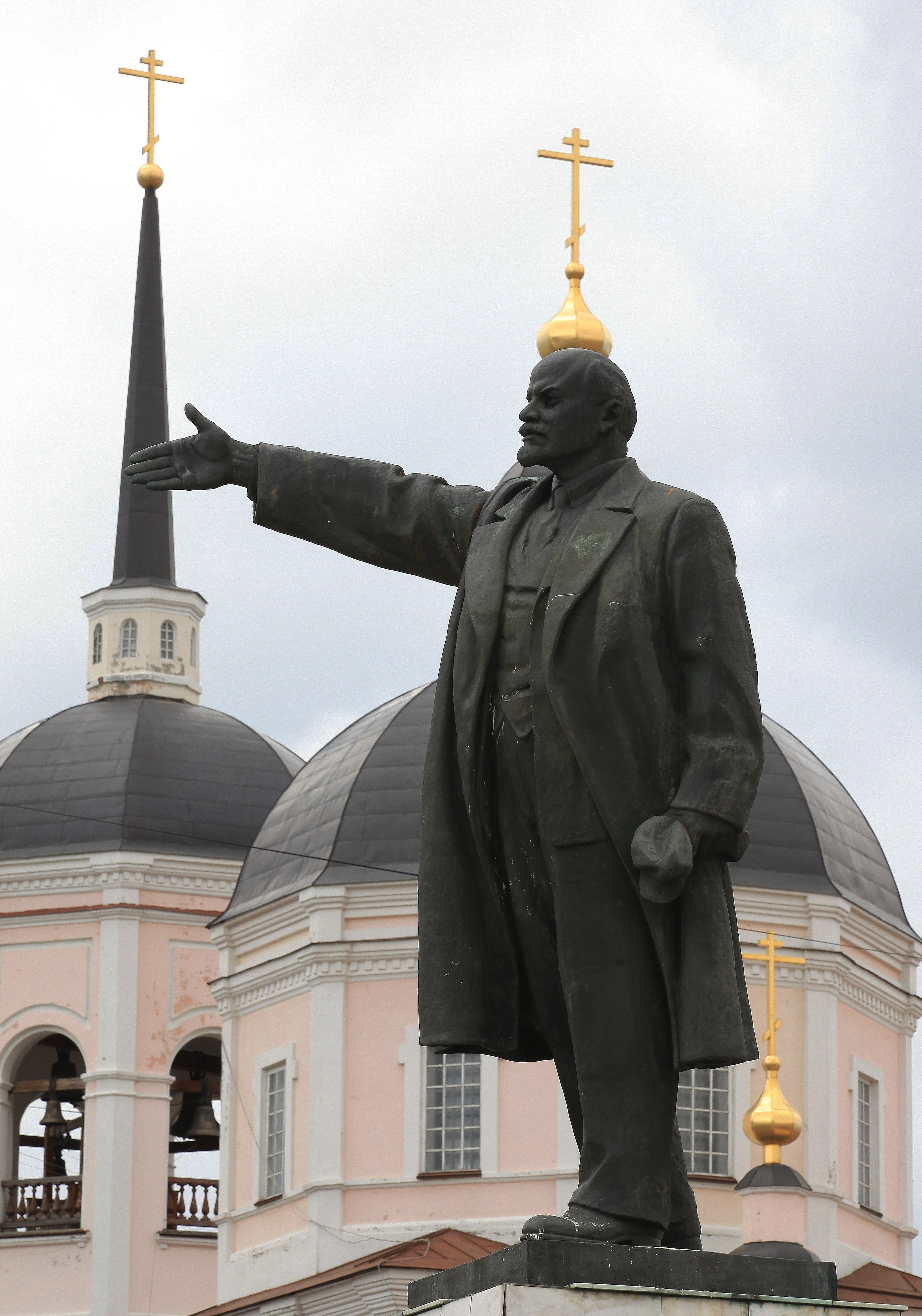 Крест в руке
