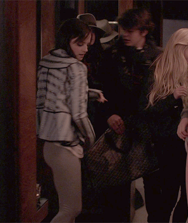 Emma_Watson_Booty_GIF_1 (1)