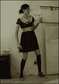 танцующая девушка