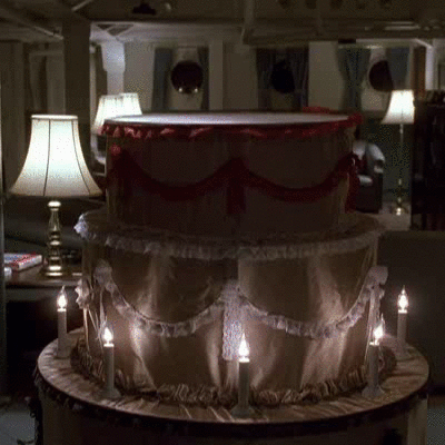 Эрика Элениак топлесс.