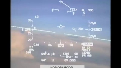 Российский МиГ "подрезал" норвежский истребитель - BBC Russian