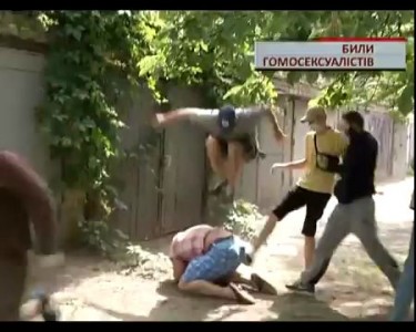 Гопники избили гея. ПОЛНОЕ ВИДЕО!