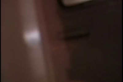 девчонки в купальниках работают топорами ( постанова)