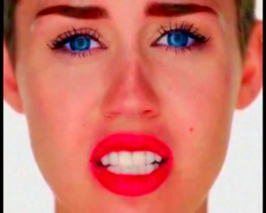 Miley Cyrus - Wrecking Ball