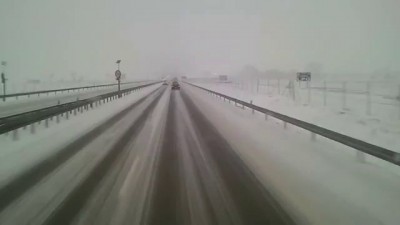 Удержал на скользкой трассе .