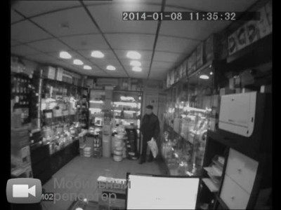 Пенсионер избил продавца