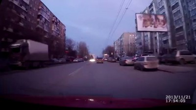 Авария. Взорвалась труба на дороге. Екатеринбург. ДТП